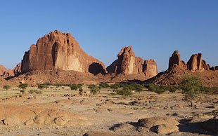 Bachikele, Sandsteinformationen, Oued, Akazien, Tschad