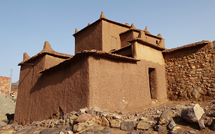 Im Dorf Ait Ouzzine findet man den traditionellen Stampflehmbau, Djebel Saghro, Marokko